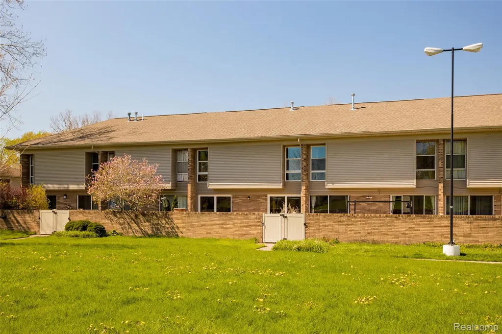 2011 Thornhill Place Detroit City MI 48207