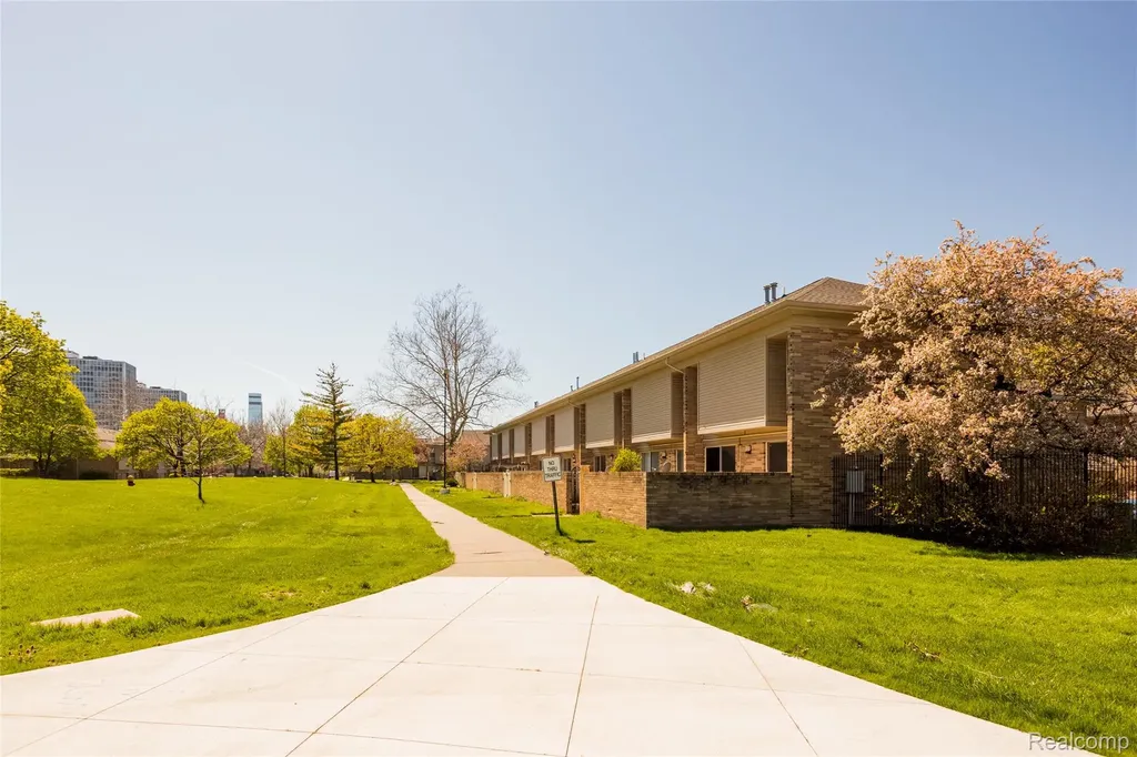 2011 Thornhill Place Detroit City MI 48207