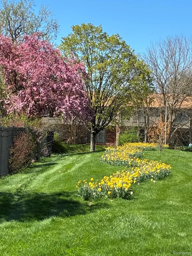 2011 Thornhill Place Detroit City MI 48207