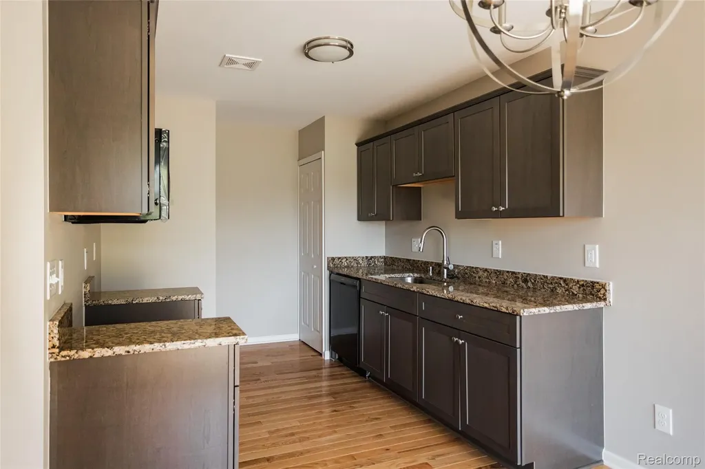 2011 Thornhill Place Detroit City MI 48207