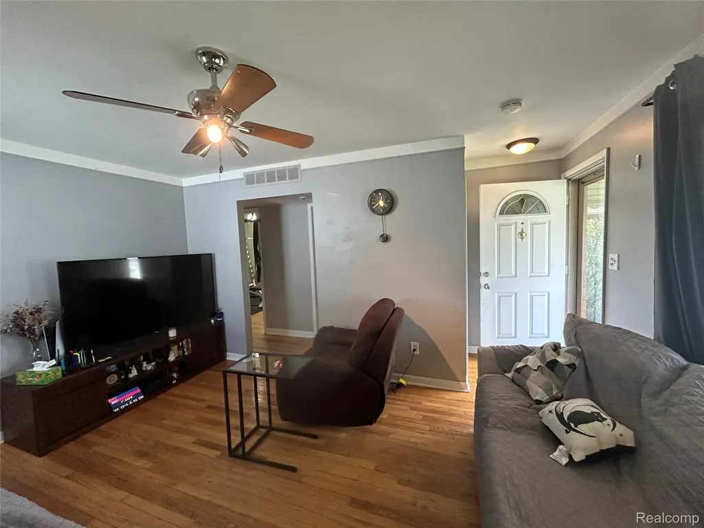 28810 Townley Street Madison Heights City MI 48071