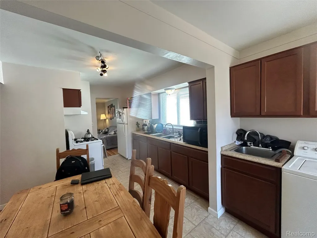 28810 Townley Street Madison Heights City MI 48071