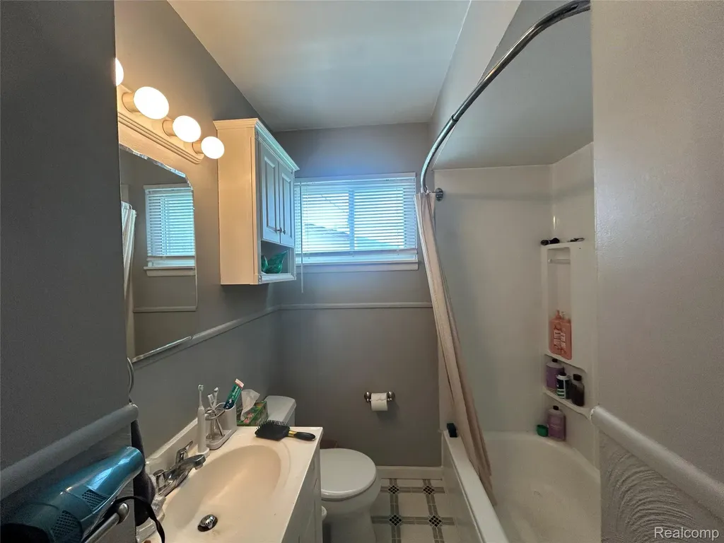 28810 Townley Street Madison Heights City MI 48071