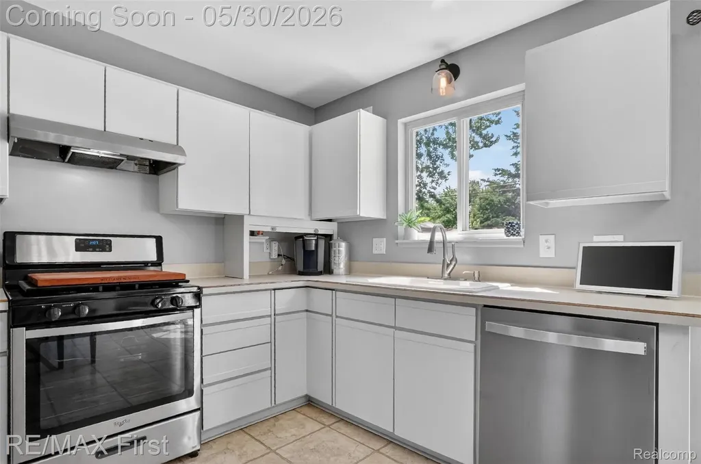 12582 Bender Drive Sterling Heights City MI 48313