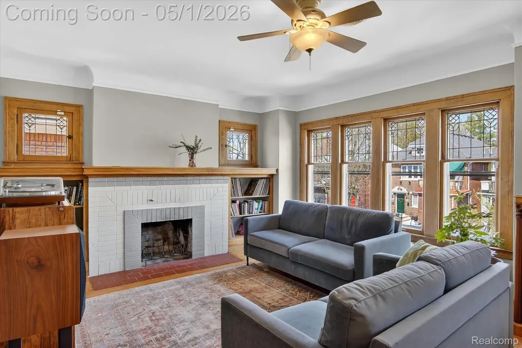 925 Nottingham Road Grosse Pointe Park City MI 48230
