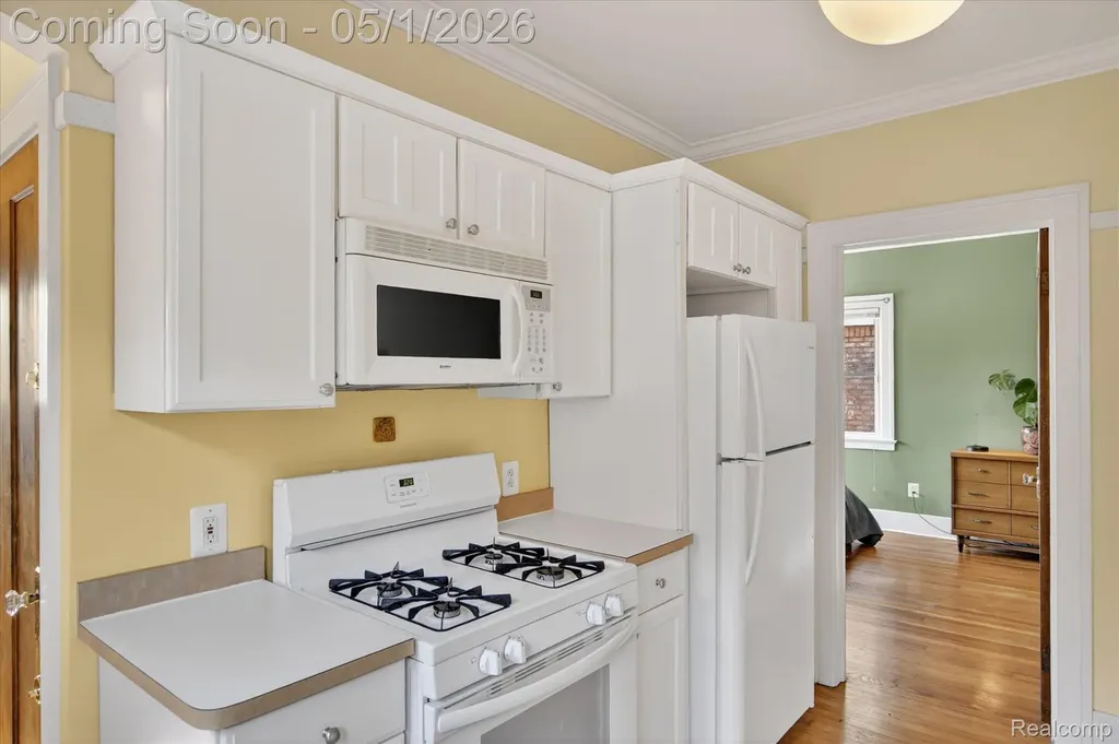 925 Nottingham Road Grosse Pointe Park City MI 48230