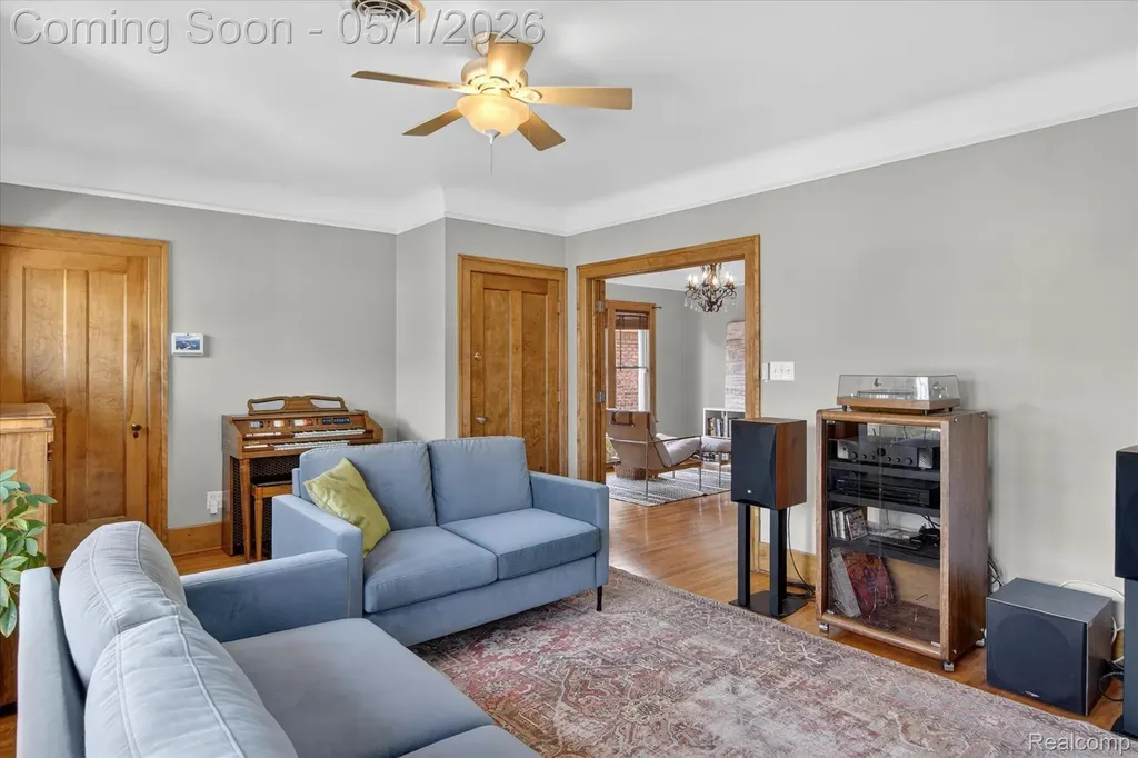 925 Nottingham Road Grosse Pointe Park City MI 48230