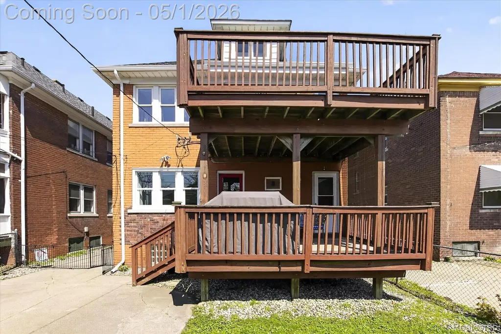 925 Nottingham Road Grosse Pointe Park City MI 48230