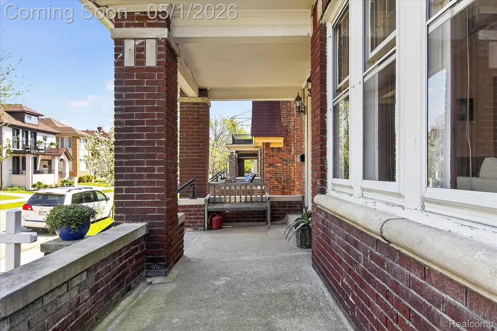 925 Nottingham Road Grosse Pointe Park City MI 48230