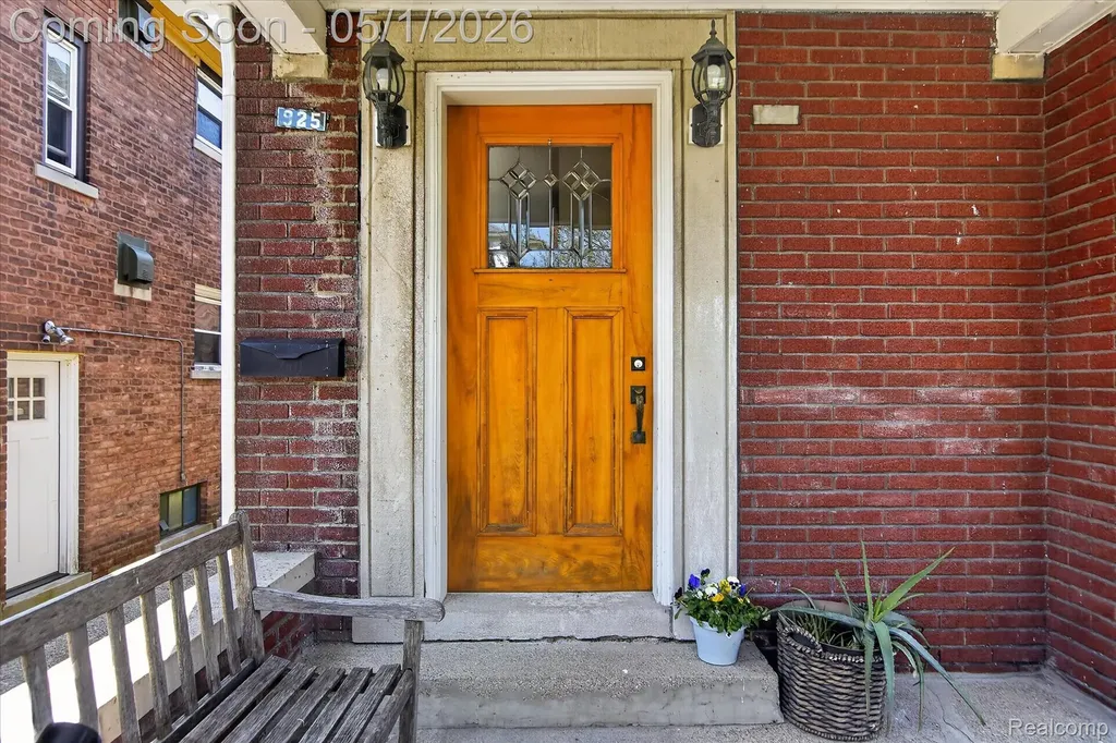 925 Nottingham Road Grosse Pointe Park City MI 48230