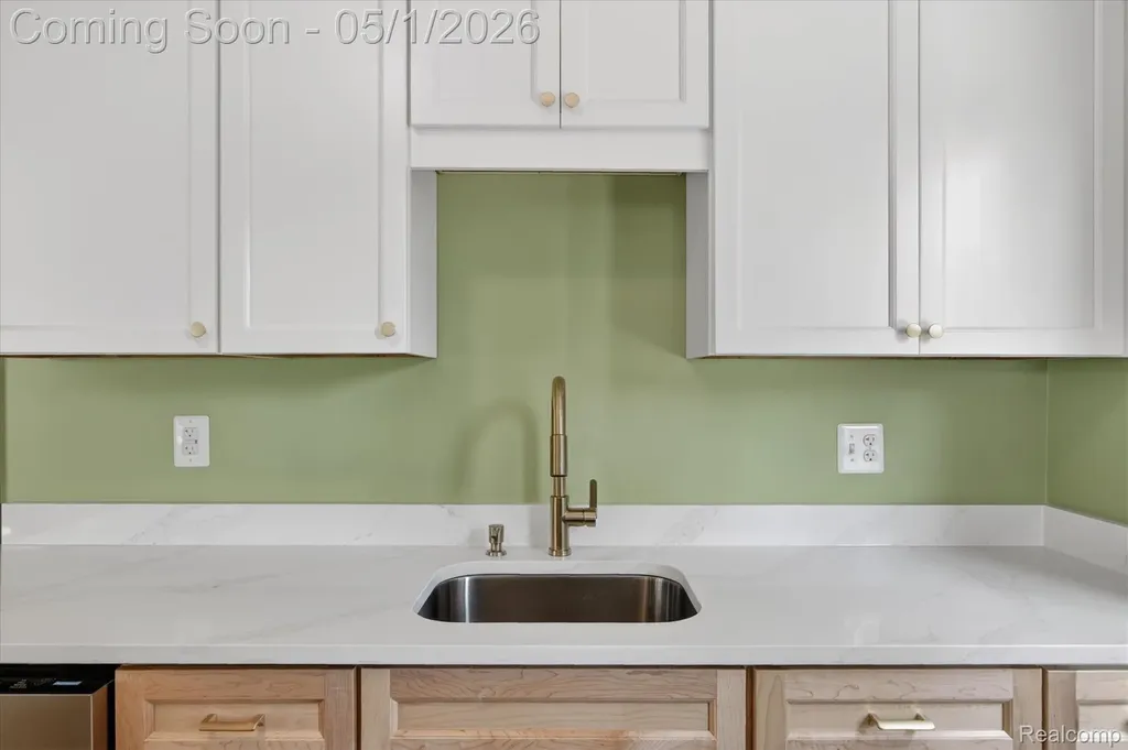 925 Nottingham Road Grosse Pointe Park City MI 48230
