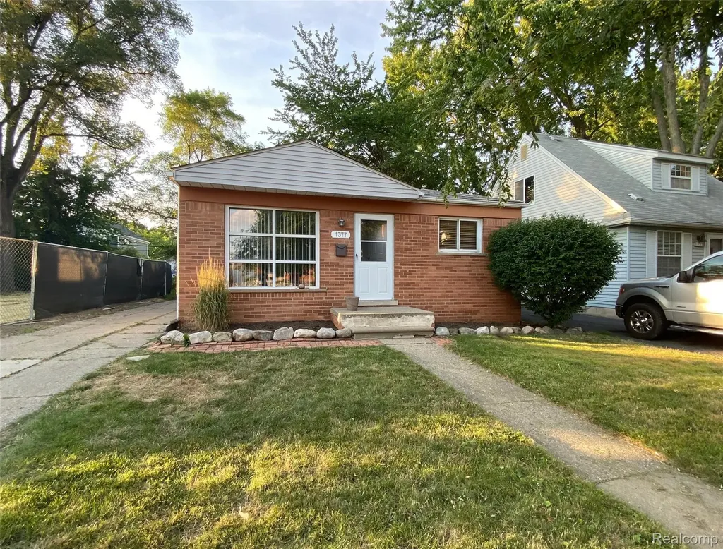 1377 Chapin Avenue Birmingham City MI 48009