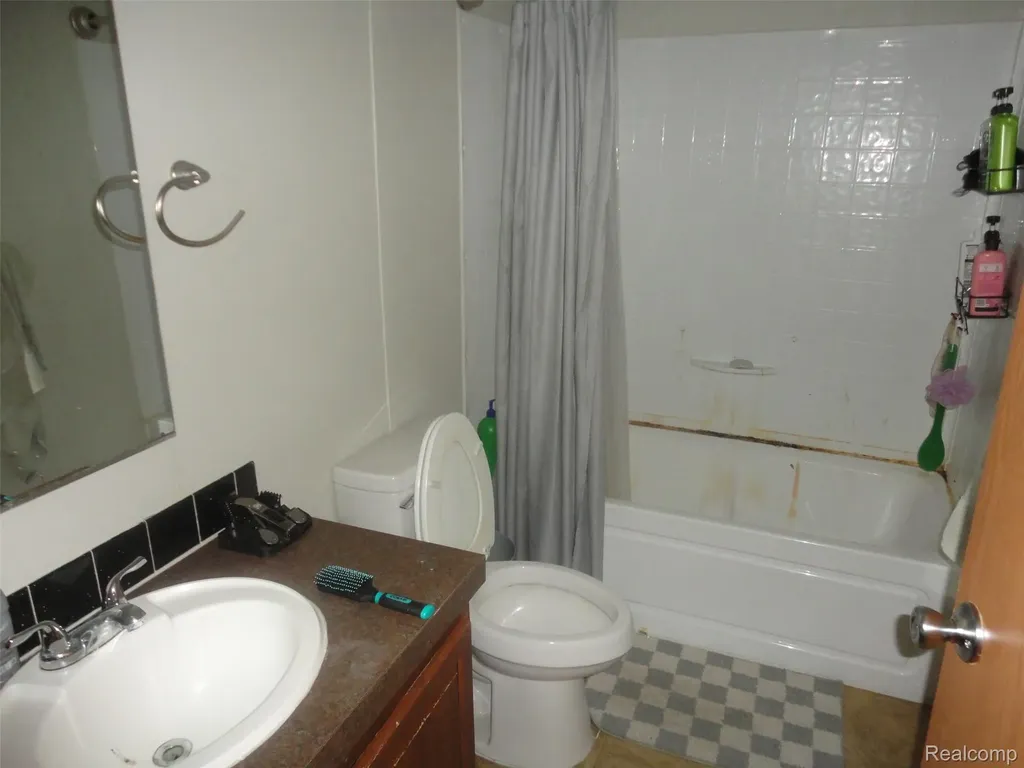 955 Cameron Circle Raisinville Township MI 48161