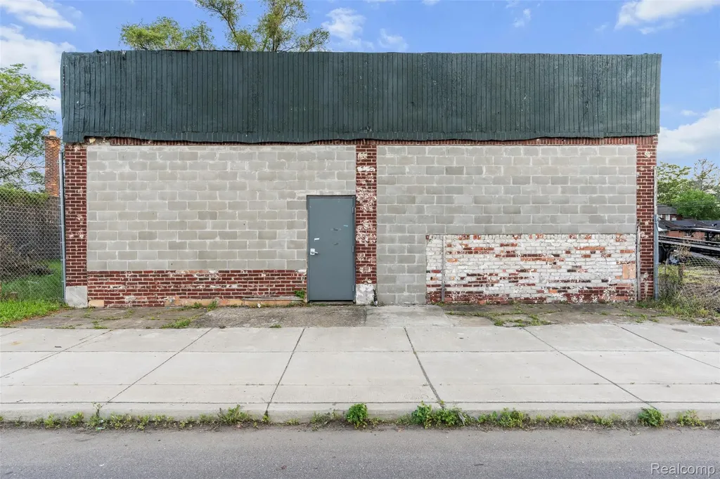12735 W Chicago Street Detroit City MI 48228