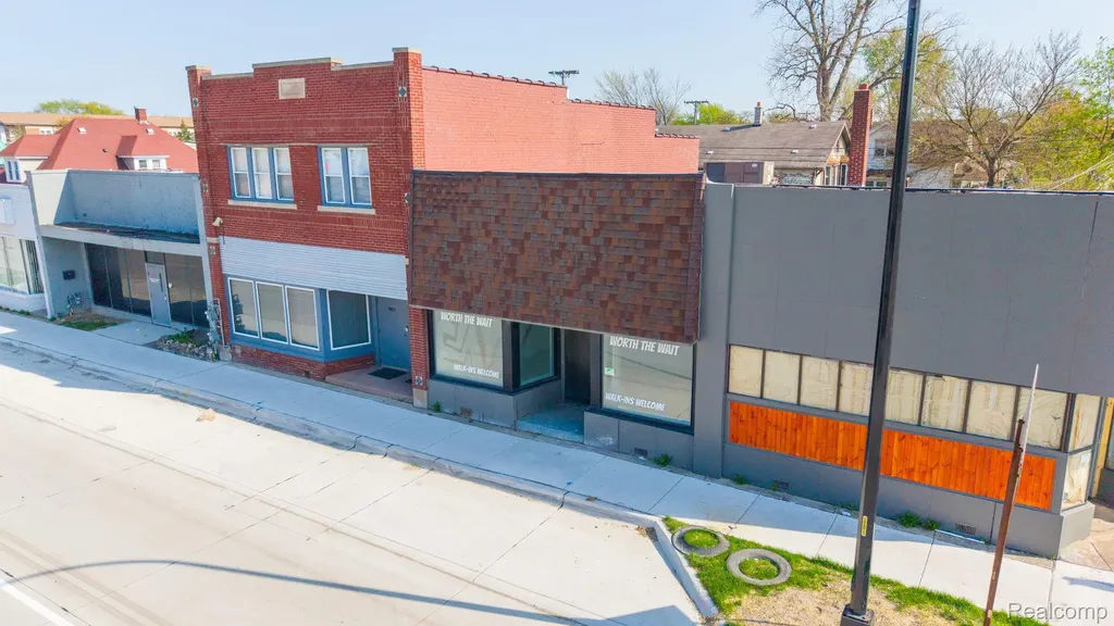 16906 E 9 Mile Road Eastpointe City MI 48021