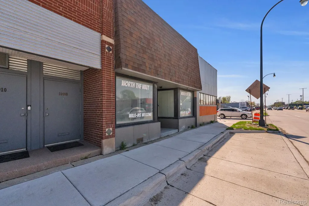 16906 E 9 Mile Road Eastpointe City MI 48021