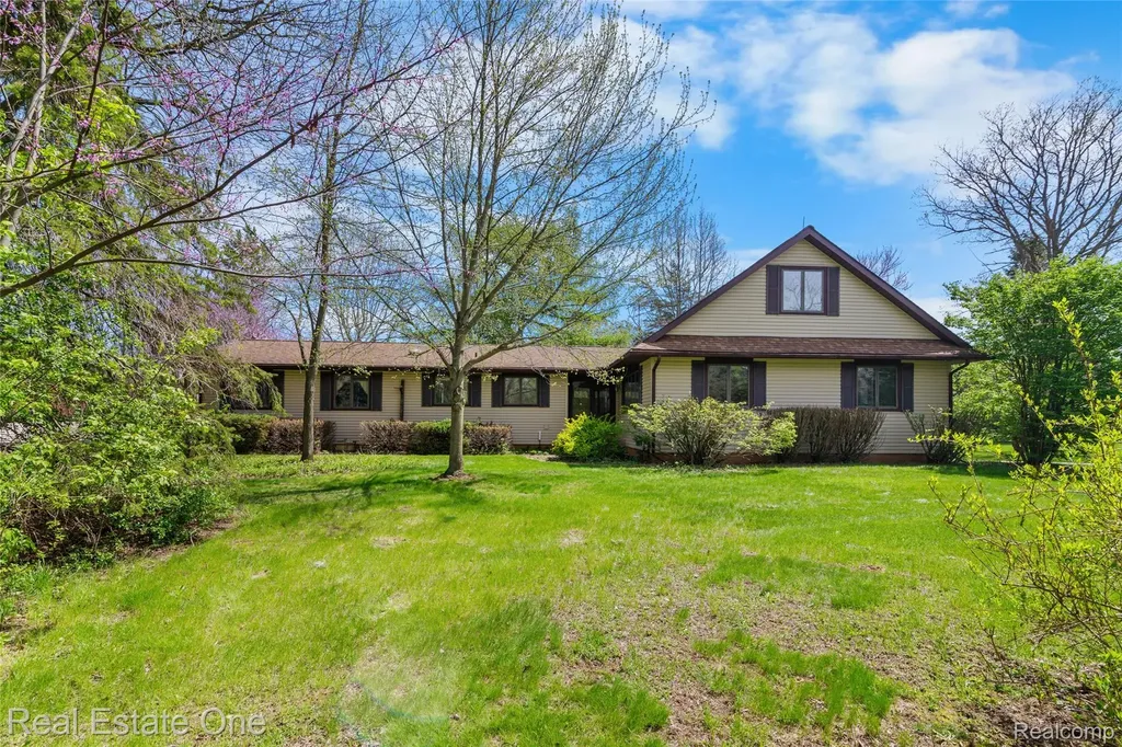 Northfield Township MI, 9050 Earhart Road