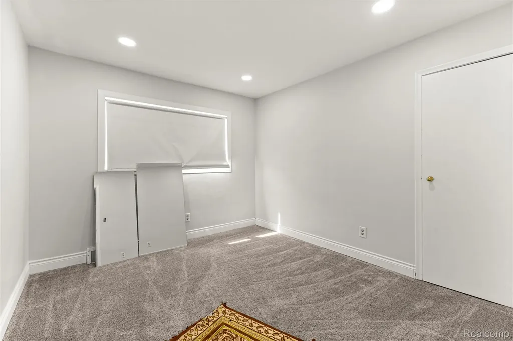 5755 Plainfield Street Dearborn Heights City MI 48127