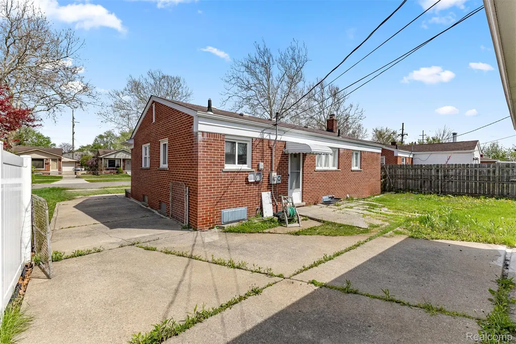 5755 Plainfield Street Dearborn Heights City MI 48127