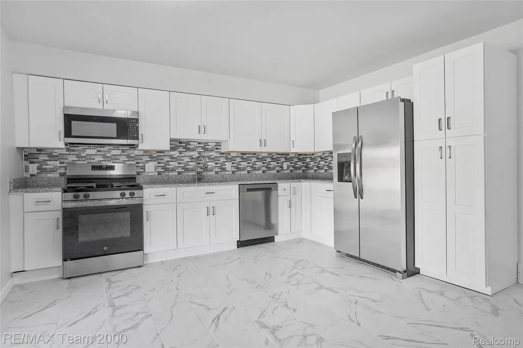23611 Aviva Street Clinton Charter Township MI 48035