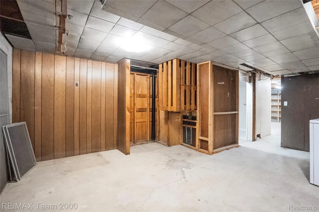 23611 Aviva Street Clinton Charter Township MI 48035