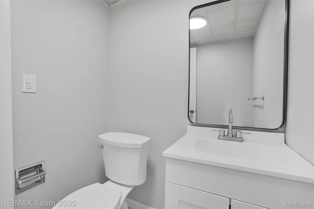 23611 Aviva Street Clinton Charter Township MI 48035