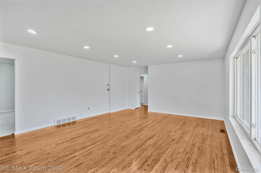 23611 Aviva Street Clinton Charter Township MI 48035