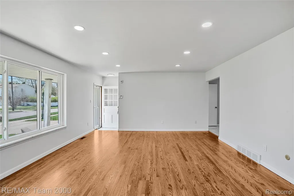 23611 Aviva Street Clinton Charter Township MI 48035