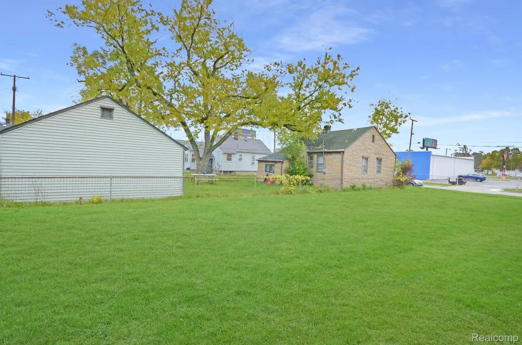 000 W Muir Hazel Park City MI 48030