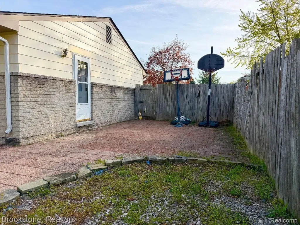 8912 Ardel Drive Sterling Heights City MI 48314