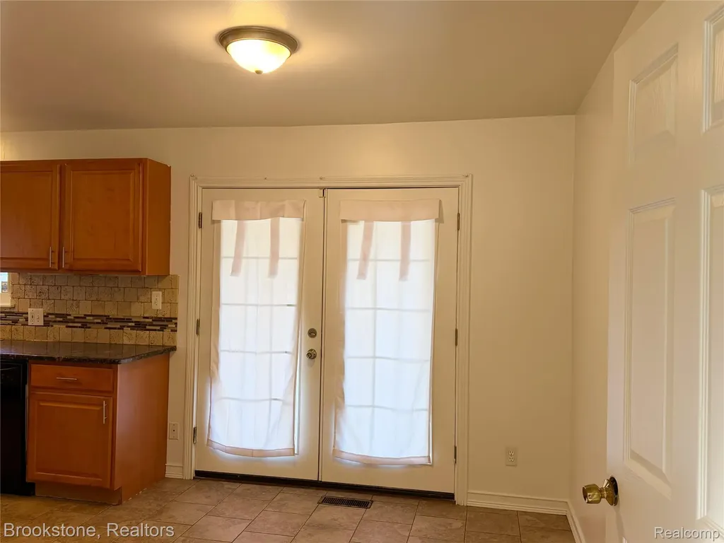 8912 Ardel Drive Sterling Heights City MI 48314