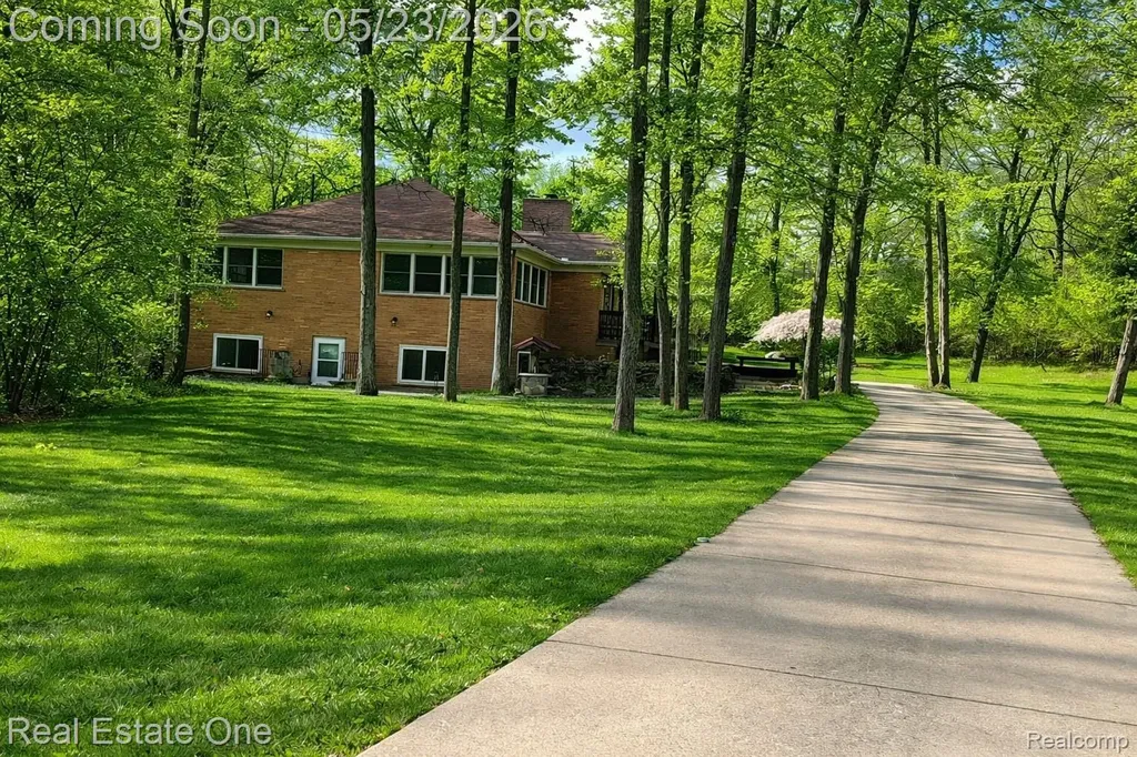 27634 Wellington Street Farmington Hills City MI 48334