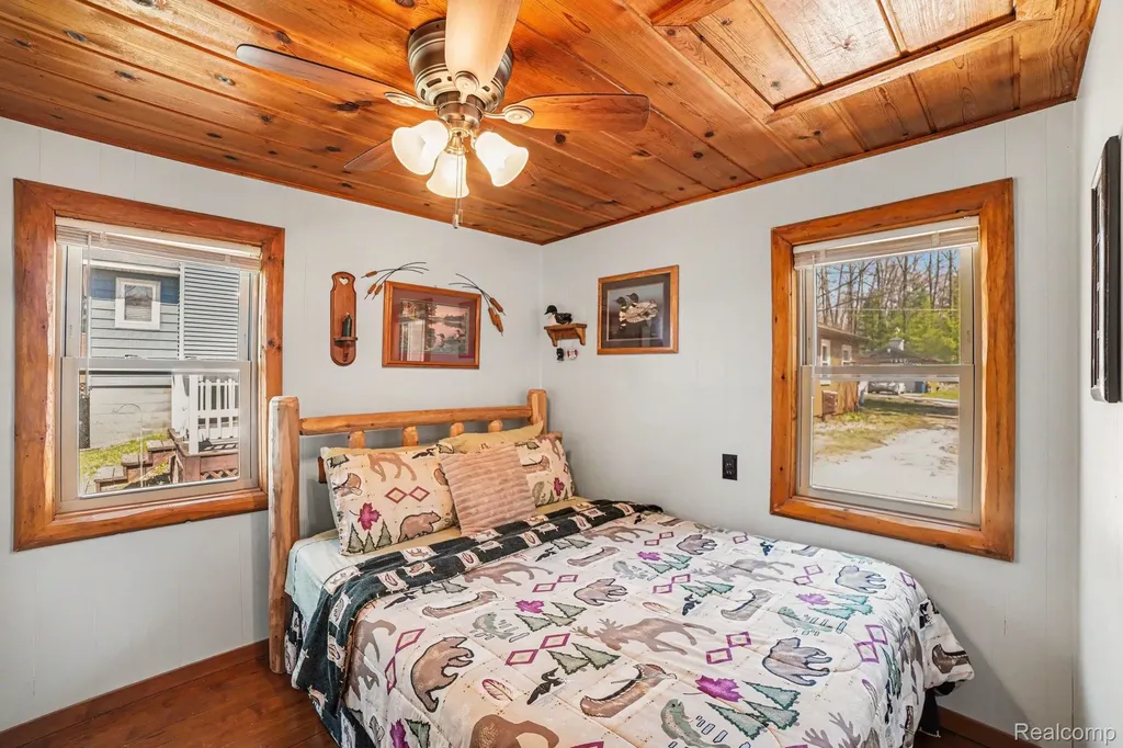 1360 Hillcrest Street Harrison City MI 48625