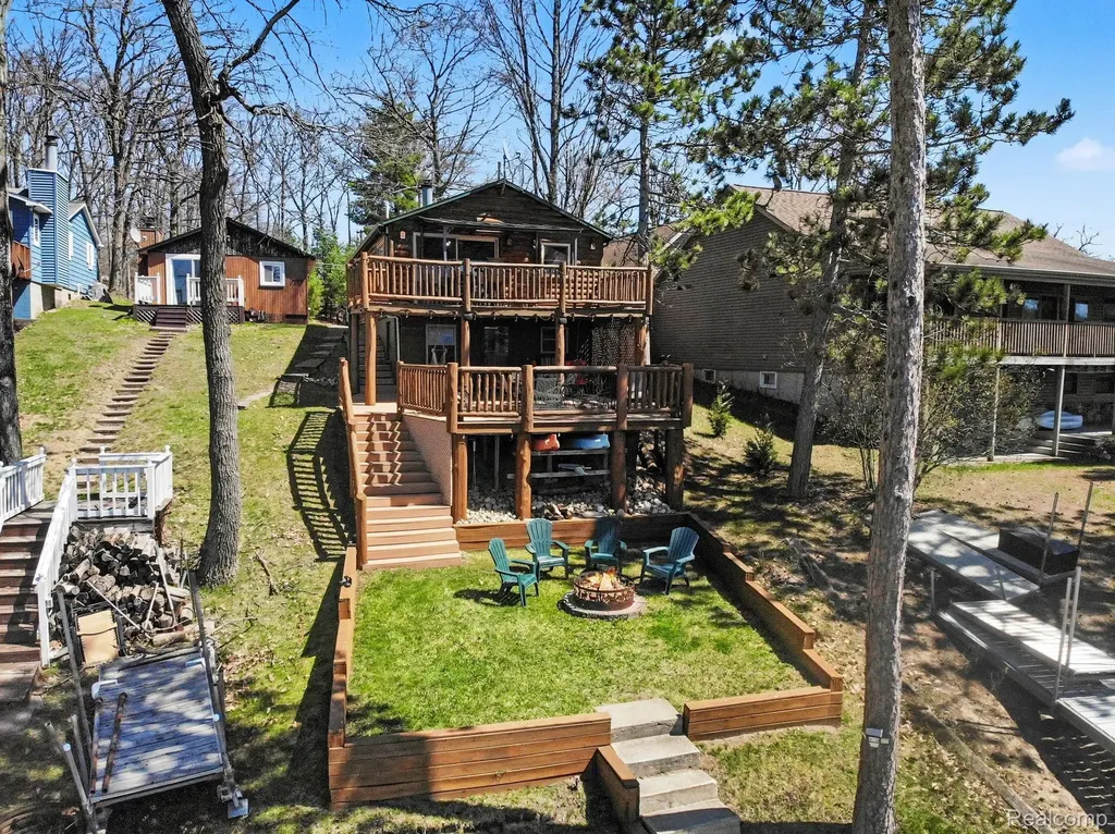 1360 Hillcrest Street Harrison City MI 48625
