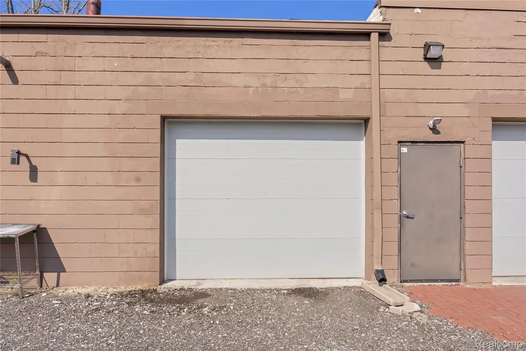 238 W Montcalm Street Pontiac City MI 48342