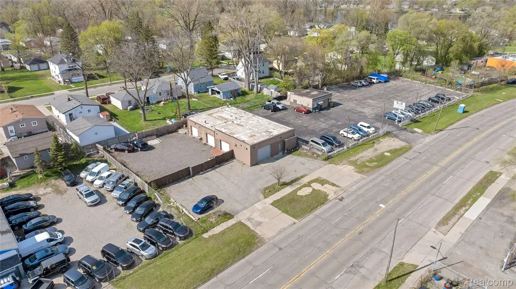 238 W Montcalm Street Pontiac City MI 48342
