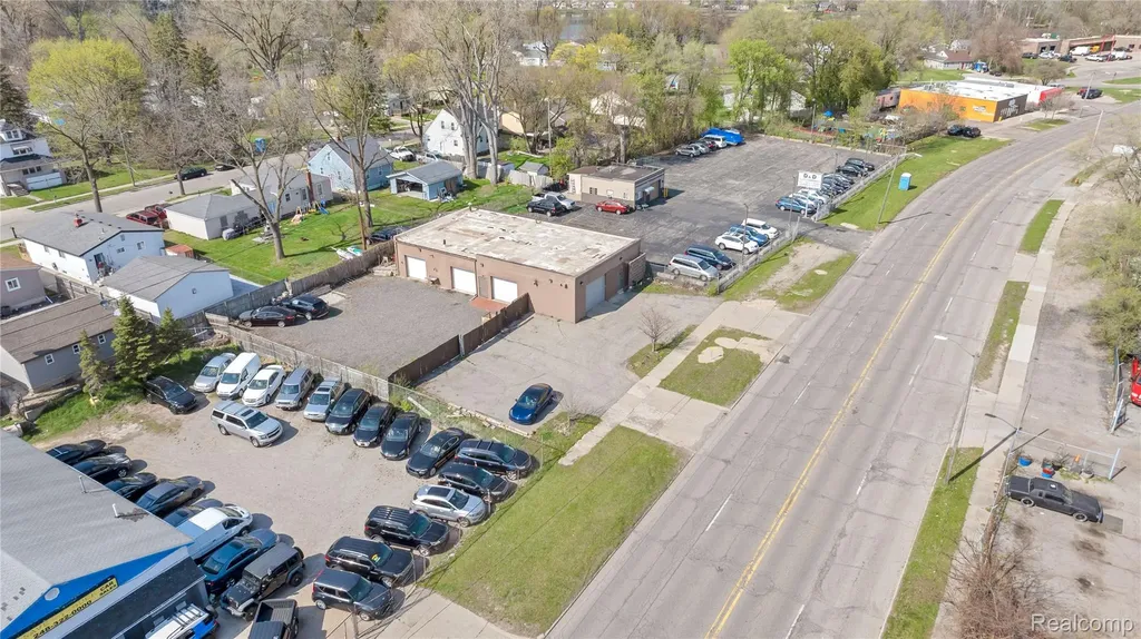 238 W Montcalm Street Pontiac City MI 48342
