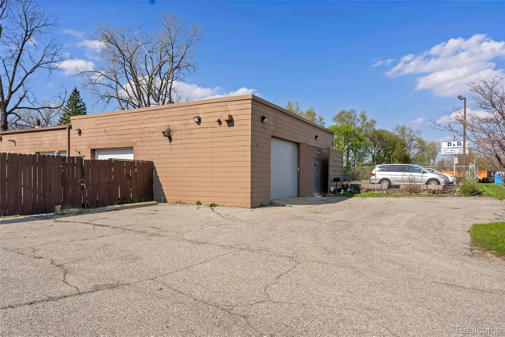 238 W Montcalm Street Pontiac City MI 48342