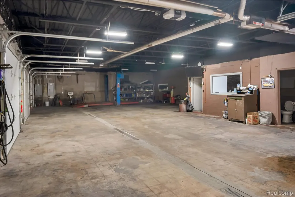 238 W Montcalm Street Pontiac City MI 48342