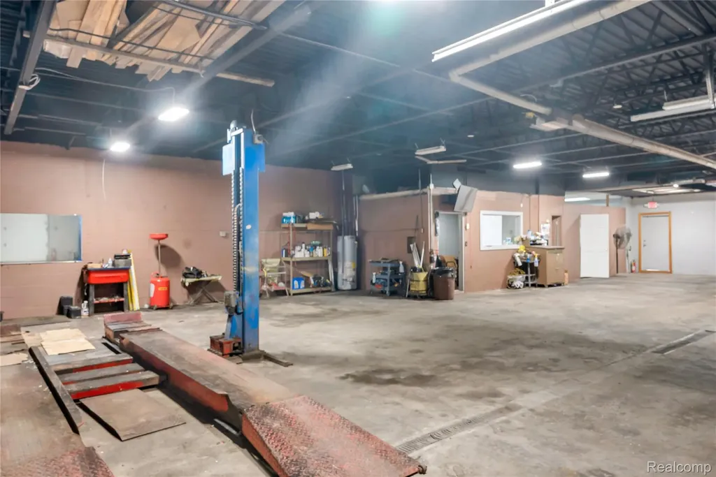 238 W Montcalm Street Pontiac City MI 48342