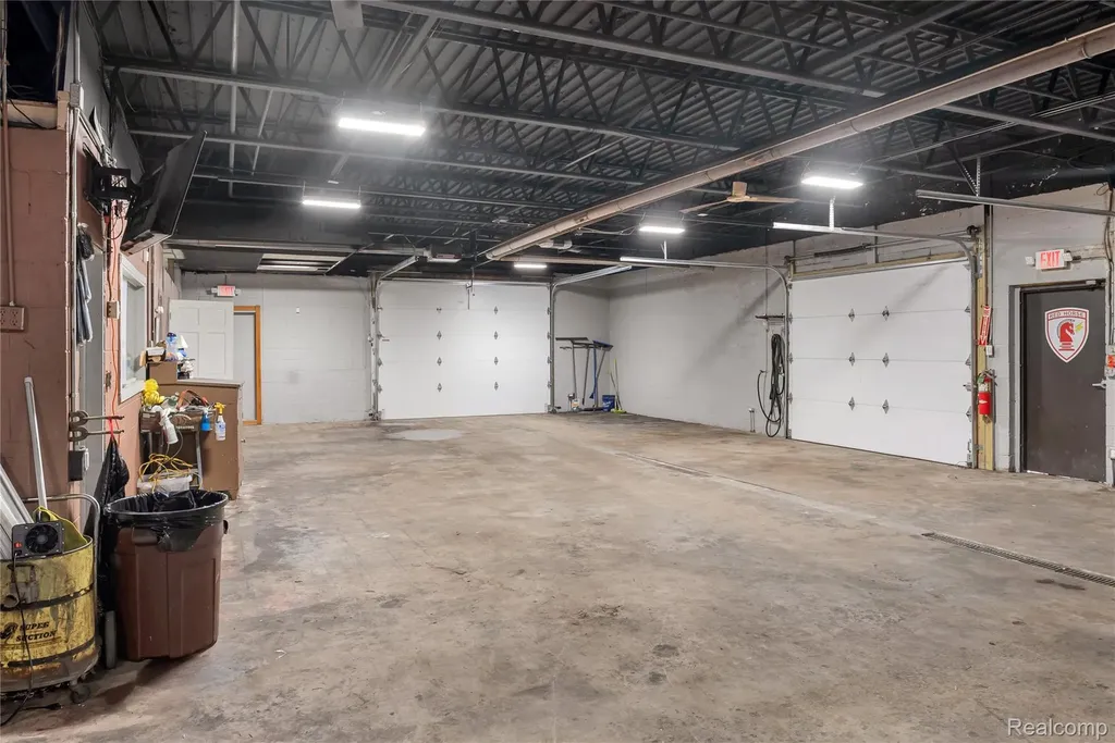238 W Montcalm Street Pontiac City MI 48342