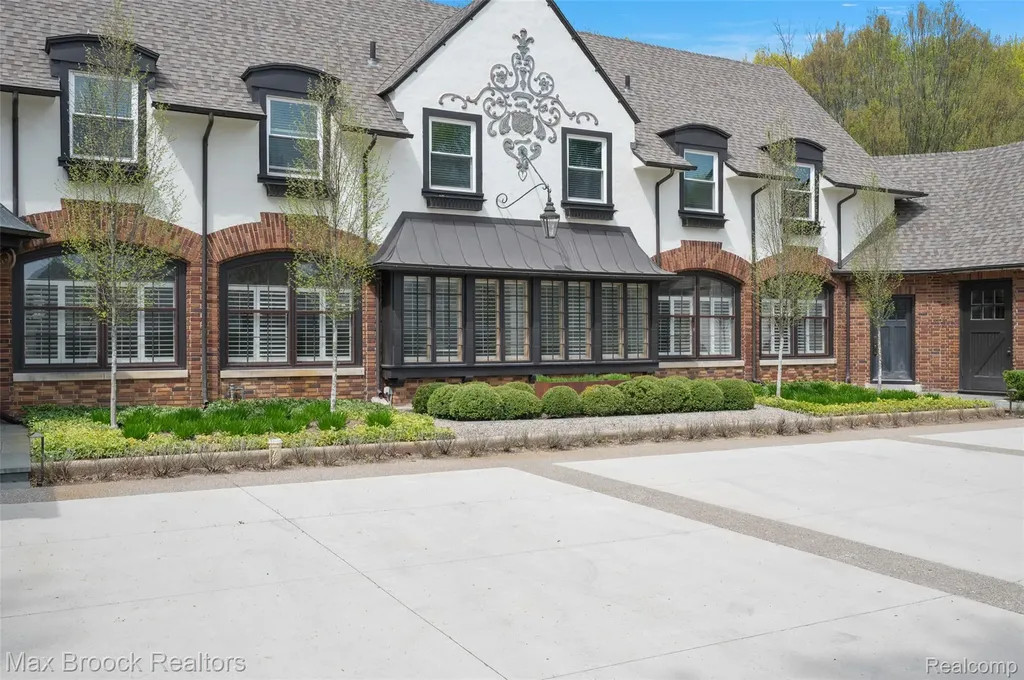 1583 Clarendon Road Bloomfield Hills City MI 48302
