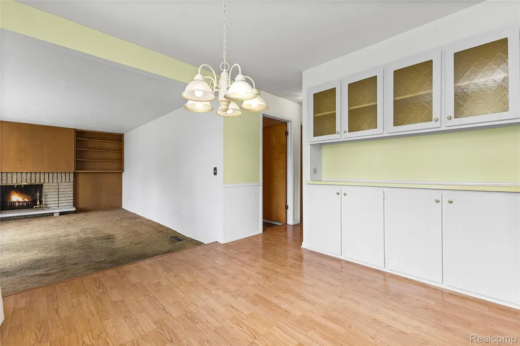 11836 Canterbury Drive Warren City MI 48093