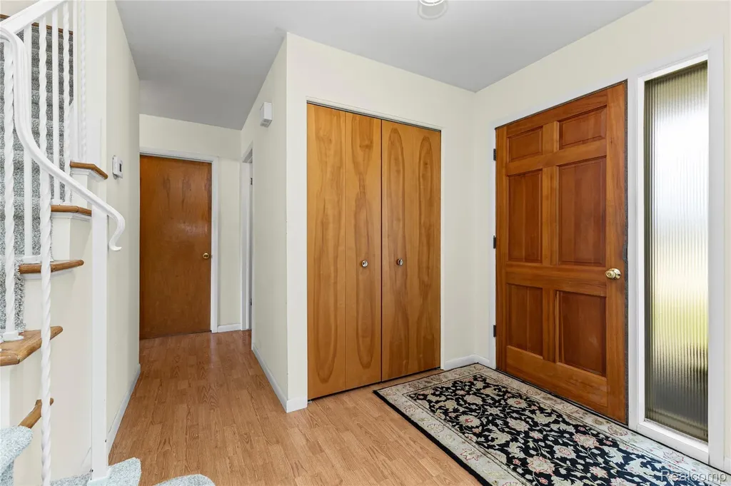 11836 Canterbury Drive Warren City MI 48093