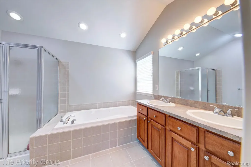 6083 Village Court Independence Charter Township MI 48346