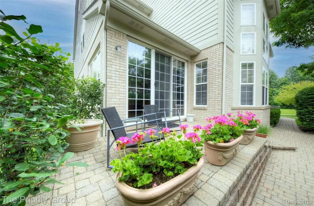 6083 Village Court Independence Charter Township MI 48346