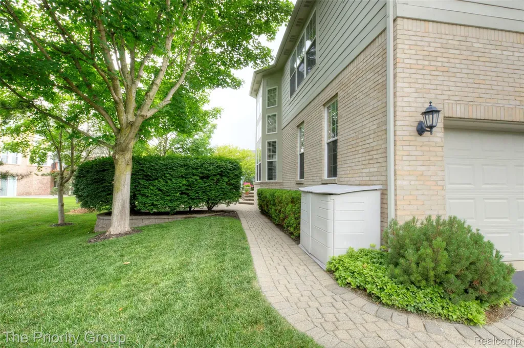 6083 Village Court Independence Charter Township MI 48346