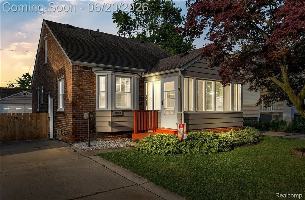 1009 Harvard Road Berkley City MI 48072