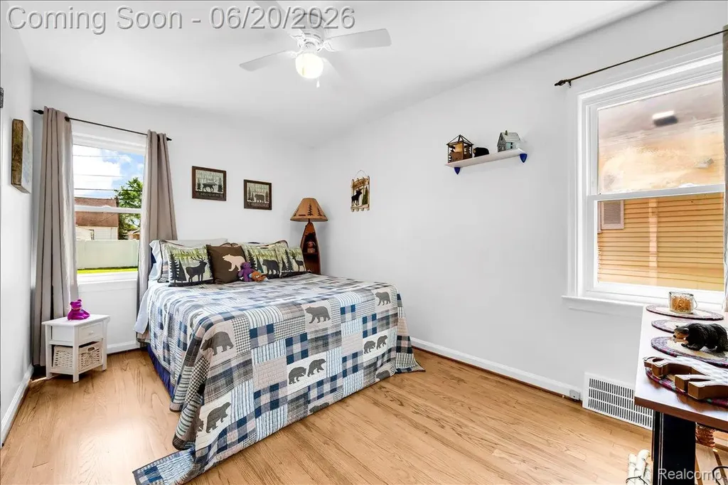 1009 Harvard Road Berkley City MI 48072