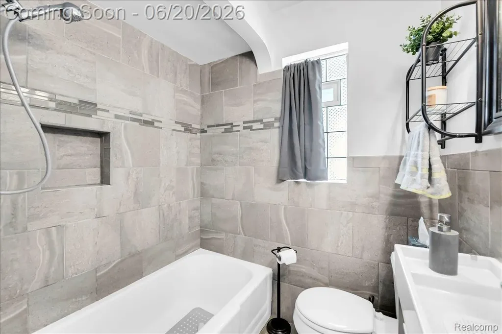 1009 Harvard Road Berkley City MI 48072